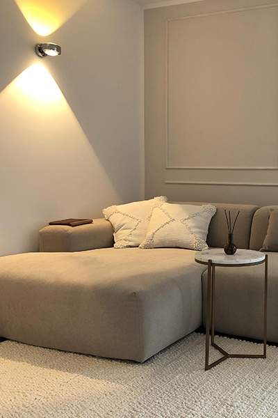corner sofa PYLLOW by MYCS close-up in natural white